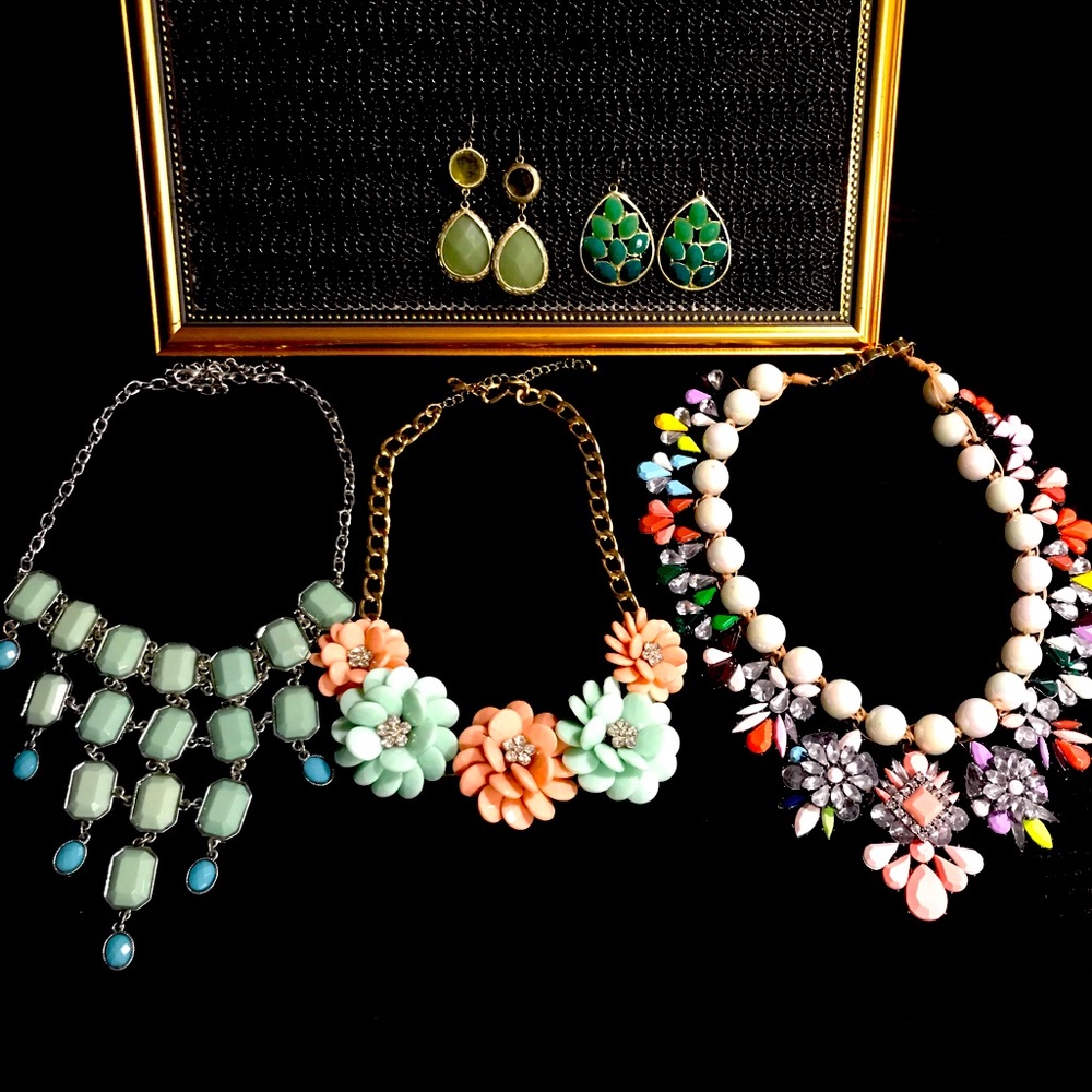 3 necklaces 2 pair earrings